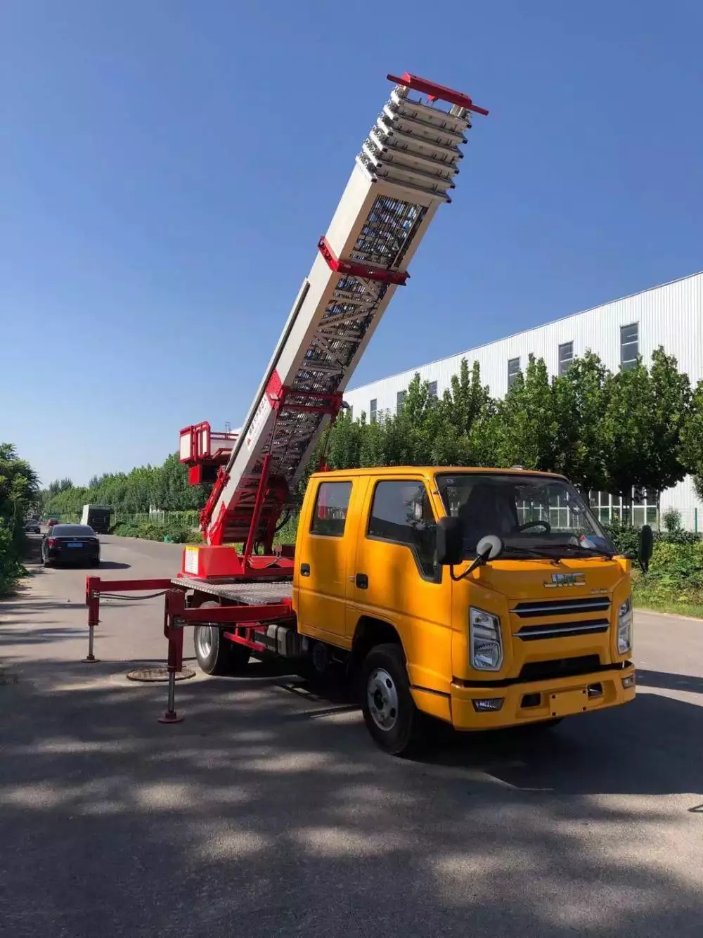 四川附近的云梯车出租服务：轻松解决高空作业需求